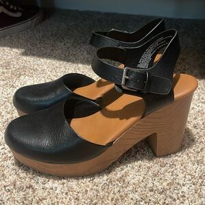 New black chunky high heel closed toe clogs.So cute